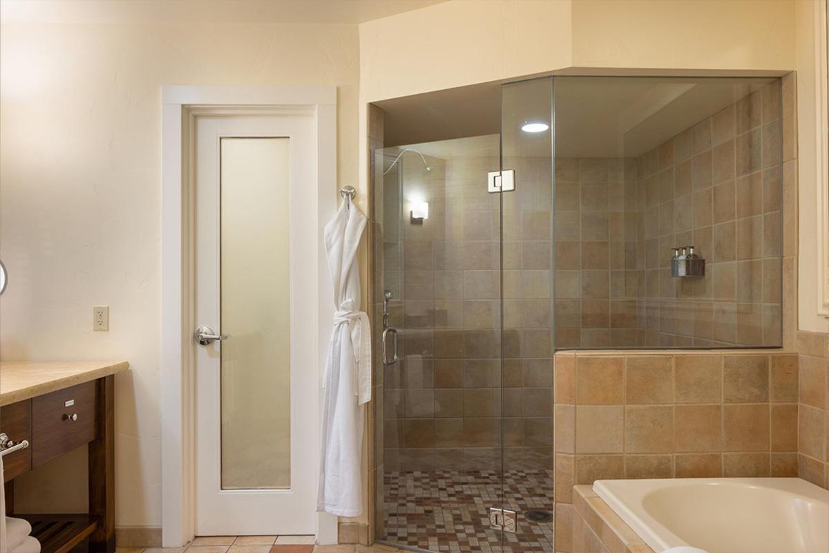 Superior King Suite