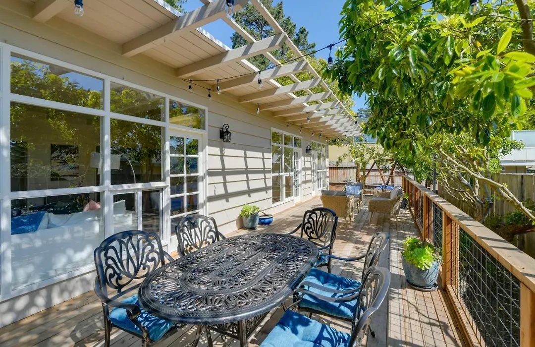 Vacation Rental Home ~ 1 Mi To Carmel Beach!-1