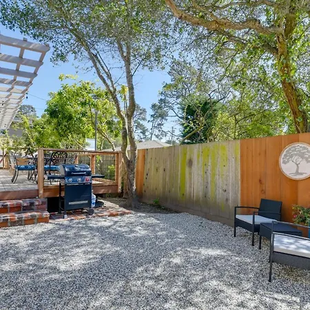 Vacation Rental Home ~ 1 Mi To Carmel Beach!-3